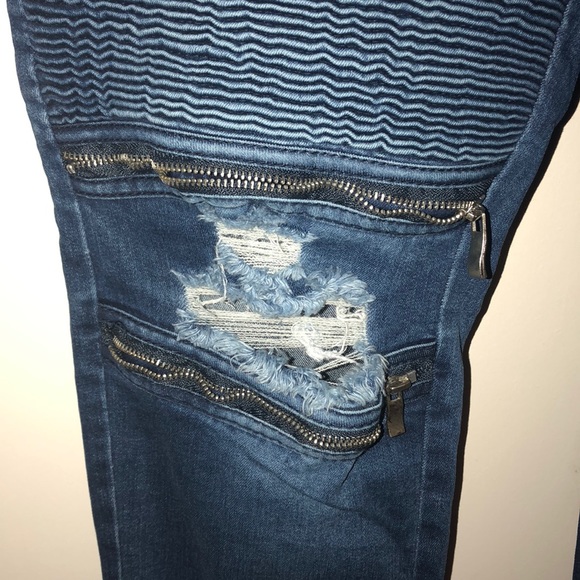 Plus Size Distressed Super Skinny Jeans - Picture 5 of 6